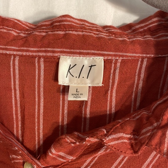 Drawstring Button Up shirt - Picture 3 of 3